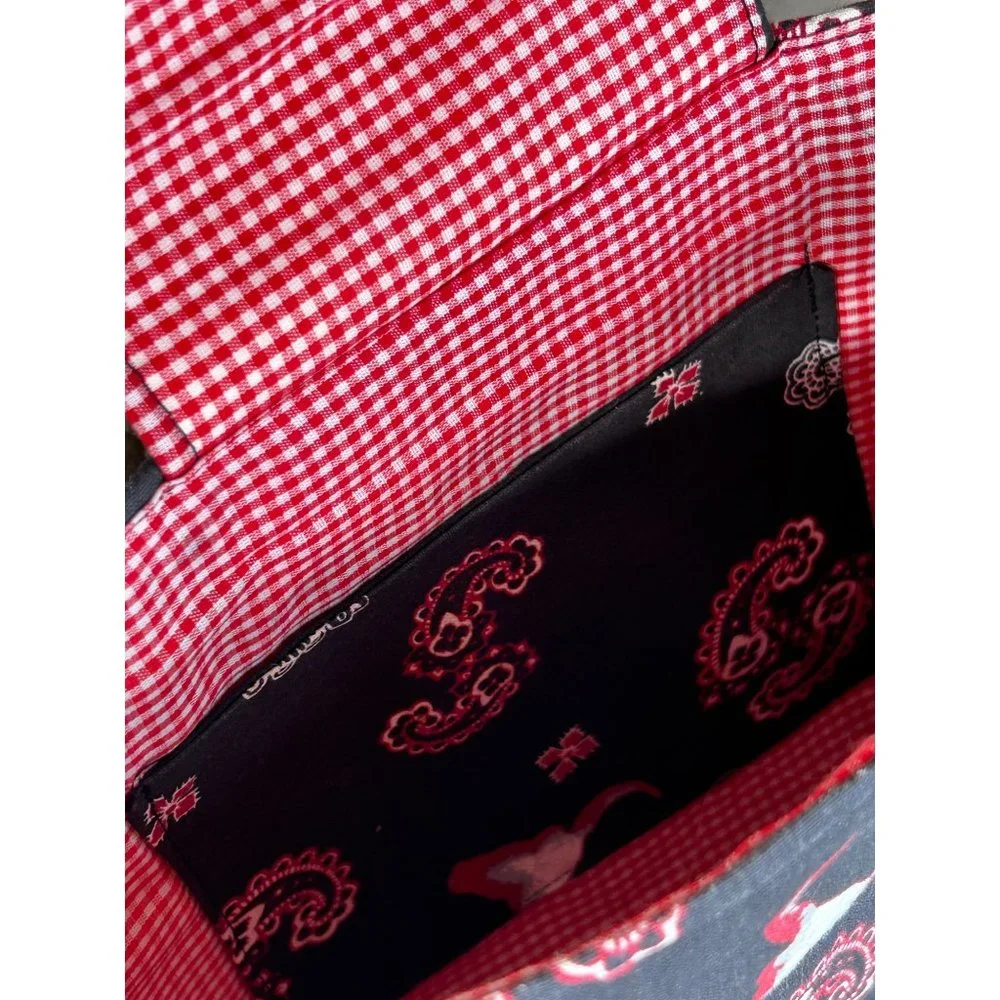 Steer and paisley print bag. No name